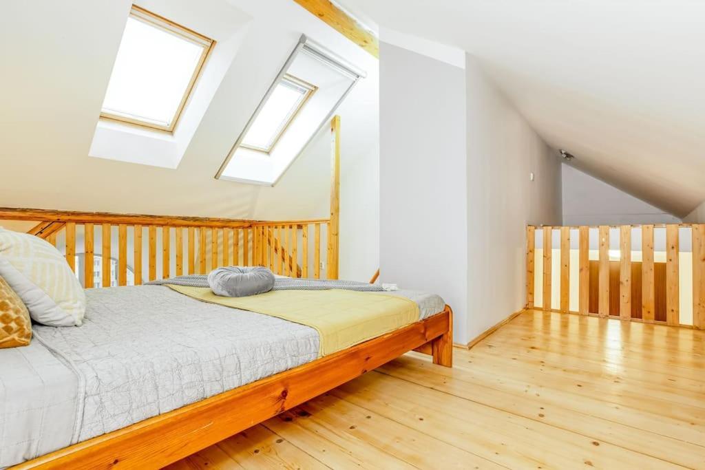 Utulny A Prostorny Podkrovni Byt S Krbovymi Kamny Ceske Budejovice Exterior foto